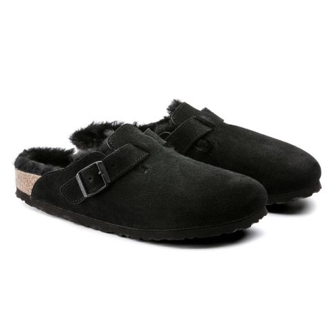 Chodaki damskie ocieplane z wełną owczą Birkenstock Boston Shearling Black skóra zamszowa regular szerokie (0259881) Birkenstock