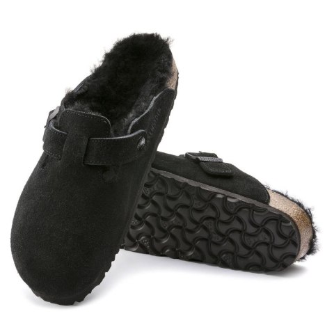 Chodaki damskie ocieplane z wełną owczą Birkenstock Boston Shearling Black skóra zamszowa regular szerokie (0259881) Birkenstock