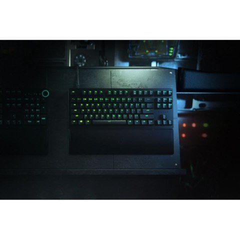 Razer Łowca V2 bez klaw. num., klaw. do gier, optyczna, LED RGB, Stany Zjednoczone, czarny, przewodowe, klikający fioletowy prze