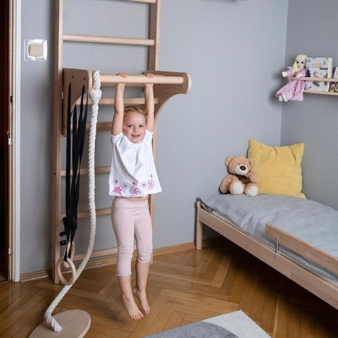 DRABINKA Z DREWNIANYM DRĄŻKIEM I AKCESORIAMI BENCHK 112+A204 Benchk