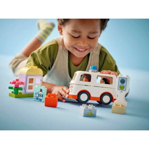 LEGO DUPLO TOWN 10447 Karetka z kierowcą Lego