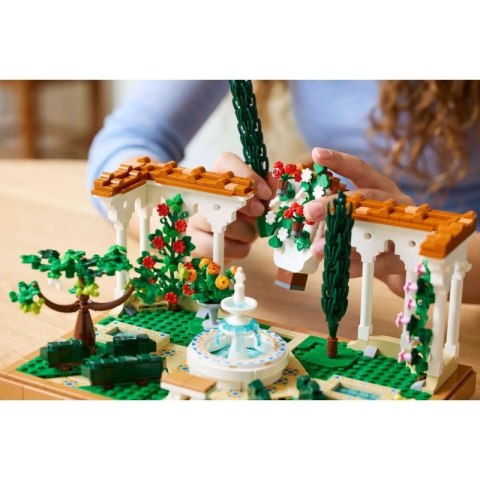 LEGO Icons 10359 Fontanna w ogrodzie Lego