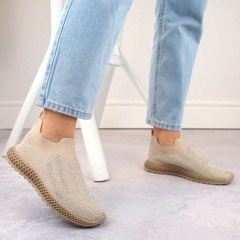 Buty sportowe wsuwane z cyrkoniami D&A W OLI257A beżowe S.Barski