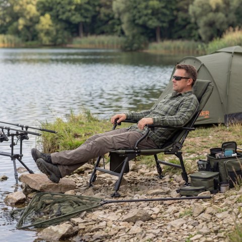 NC2703 KRZESŁO WĘDKARSKIE Z PODNÓŻKIEM ZIELONO-CZARNE NILS CAMP NILS CAMP