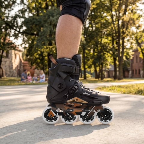 NA1601 ŁYŻWOROLKI SLALOMOWE SLAYD CZARNE ROZM. 41 NILS EXTREME NILS EXTREME