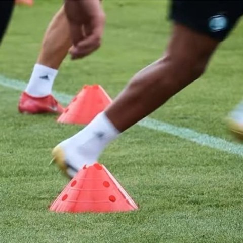 Zestaw - pachołek, chińczyk 20 sztuk 100120 Yakimasport