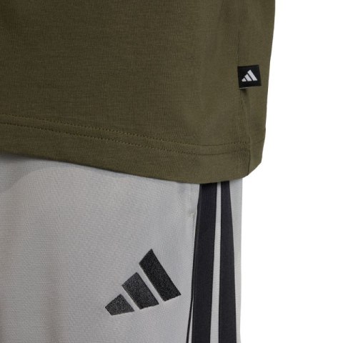 Koszulka męska adidas Color Icon Graphic oliwkowa KT4448 Adidas