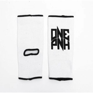 Elastyczny ochraniacz stawu skokowego "ONE PUNCH" 08256-01M Masters
