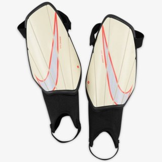 Nagolenniki Nike Charge M SP2164 113 Nike